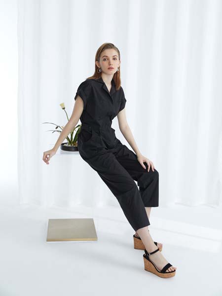 F.SHINE女装品牌2020春夏V领连体裤纯黑色