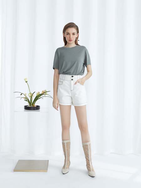 F.SHINE女装品牌2020春夏圆领深灰色纯色T恤