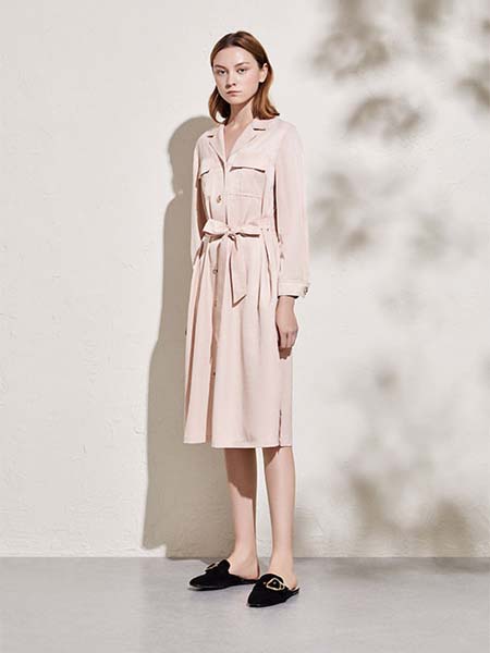 汀丁可女装品牌2020春夏收腰浅粉色西装裙