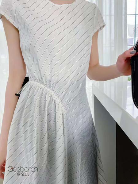 歌宝琪女装品牌2020春夏白色连衣裙