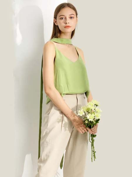 伊思君凯女装品牌2020春夏V领吊带绿色背心雪纺衫