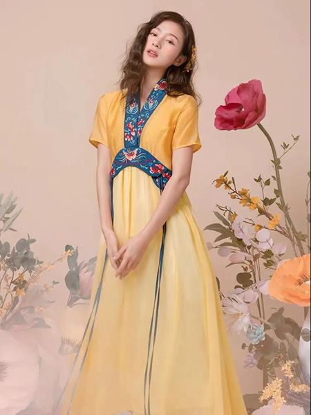 素萝女装品牌2020春夏民族风刺绣襦裙