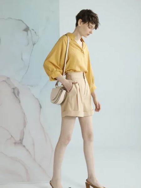 芮玛女装品牌2020春夏V领黄色雪纺衫