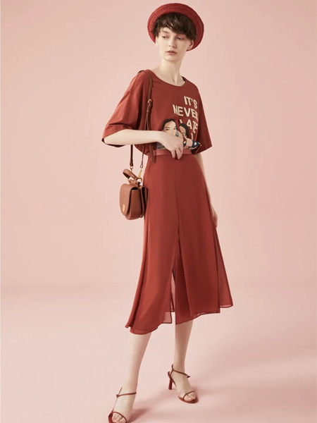 芮玛女装品牌2020春夏红色收腰连衣裙