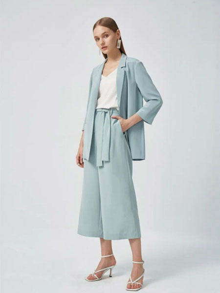 吉芬女装品牌2020春夏西装浅蓝色套装