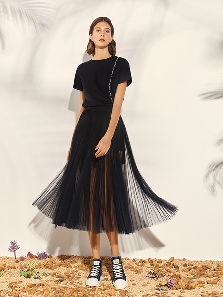 撒尼女装品牌2020春夏黑色黑纱连衣裙