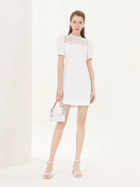 恩曼琳女装品牌2020春夏蕾丝性感肩白色紧身连衣裙