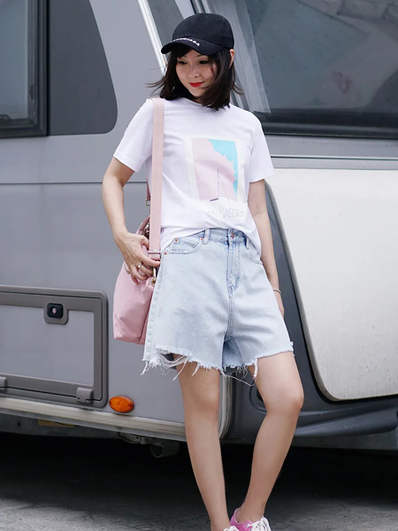 TAN NASSEY女装品牌2020春夏圆领浅粉色T恤