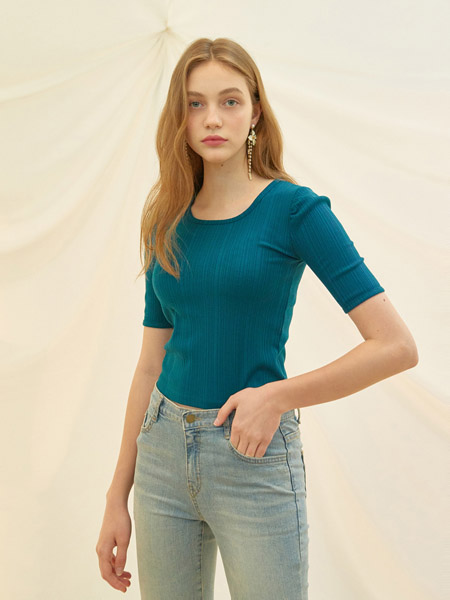 INUSWAY女装品牌2020春夏紧身深蓝色T恤
