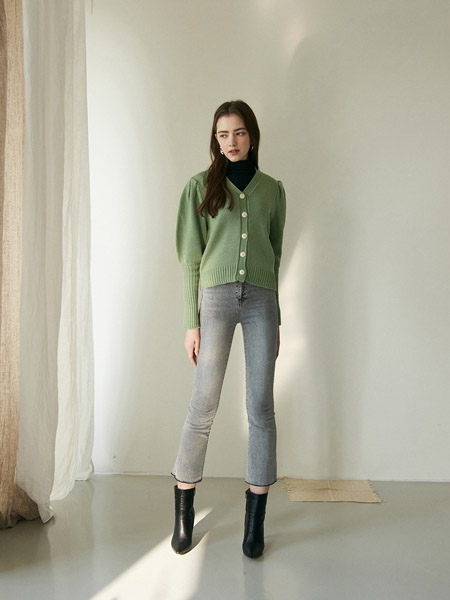 INUSWAY女装品牌2020春夏绿色外套针织衫