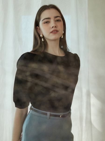 INUSWAY女装品牌2020春夏黑色针织衫短袖