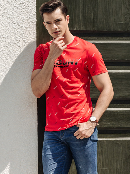 卡度尼男装品牌2020春夏红色T恤