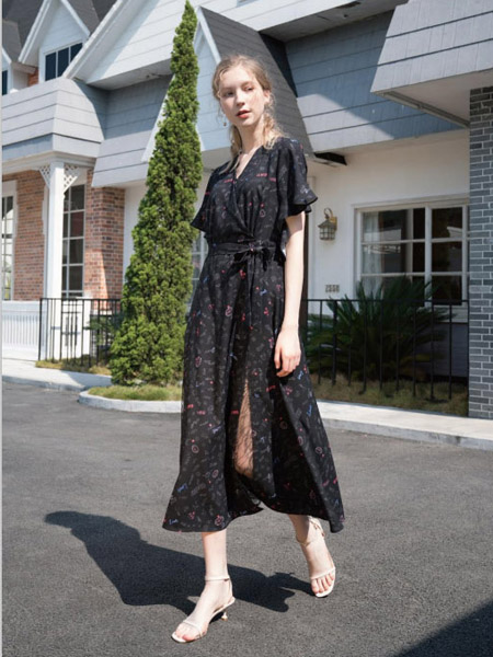 ART艺域女装品牌2020春夏收腰黑色连衣裙