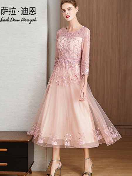 萨拉迪恩女装品牌2020春夏很仙的连衣裙网纱刺绣超仙气质早春2020新款藕粉色显瘦仙女蕾丝裙