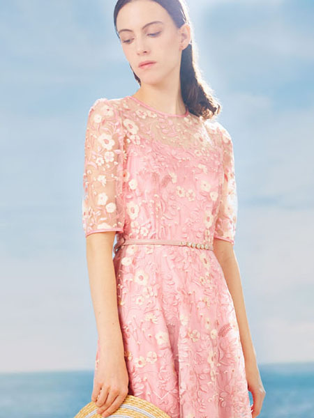 莫佐女装品牌2020春蕾丝粉色连衣裙