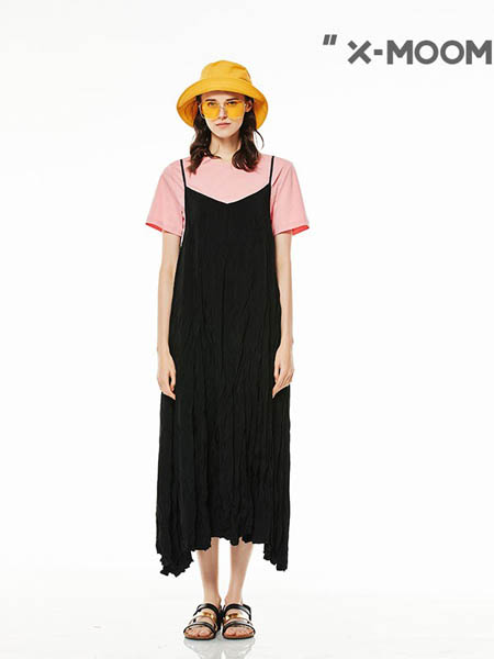x-moom女装品牌2020春夏宽松黑色背带裙