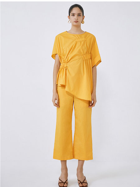 IMMI女装品牌2020春夏黄色收腰不规则边上衣长裤
