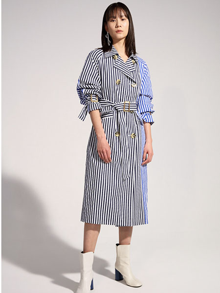 IMMI女装品牌2020春夏竖纹蓝白色不对称连衣裙
