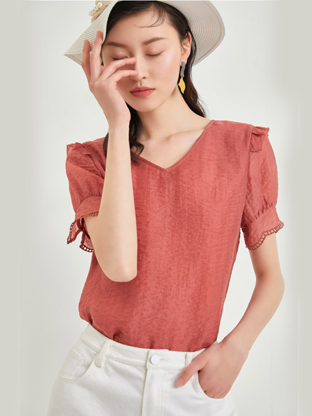 佐色女装品牌2020春夏V领红色T恤