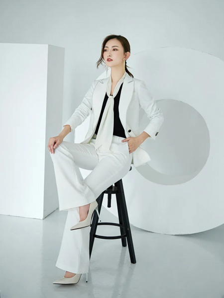 巴蒂米澜女装品牌2020春夏白色西装外套长裤