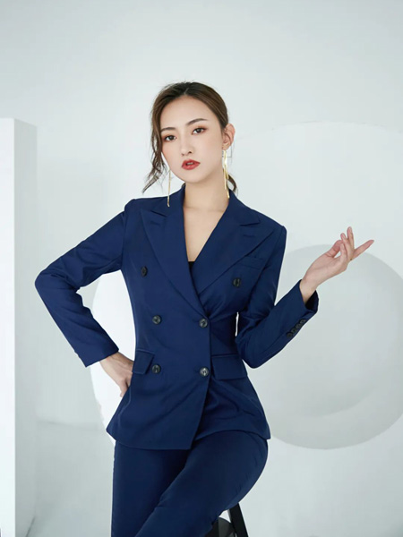 巴蒂米澜女装品牌2020春夏深蓝色排扣西装套装