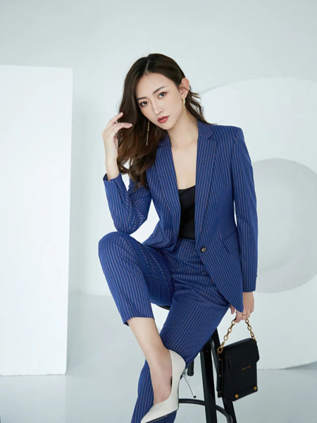 巴蒂米澜女装品牌2020春夏竖纹蓝色西装套装