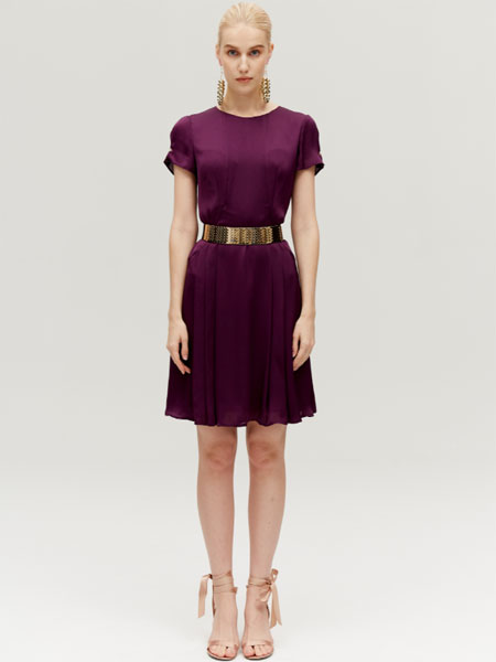 尚约女装品牌2020春夏紫红色收腰连衣裙