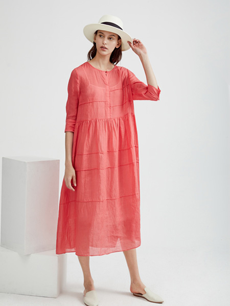 Guke谷可女装品牌2020春夏圆领红色连衣裙