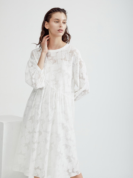 Guke谷可女装品牌2020春夏圆领白色连衣裙