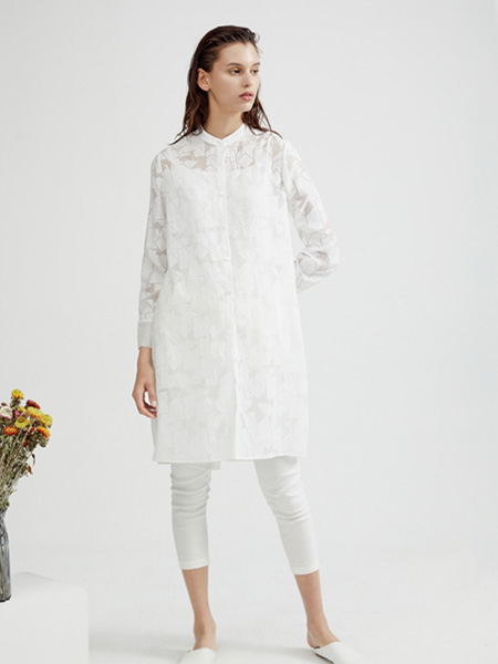 Guke谷可女装品牌2020春夏圆领白色修身连衣裙