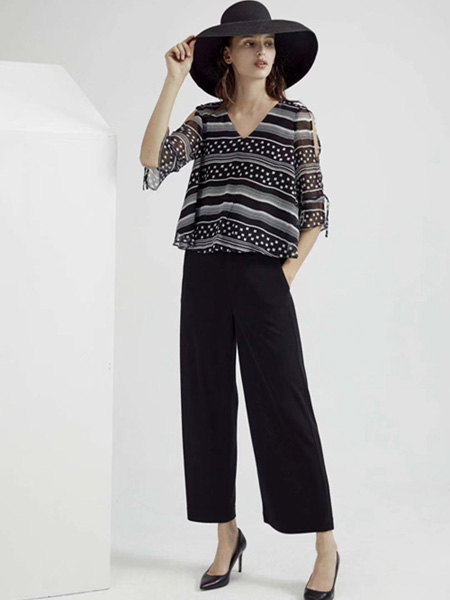 Guke谷可女装品牌2020春夏V领黑色几何图雪纺衫