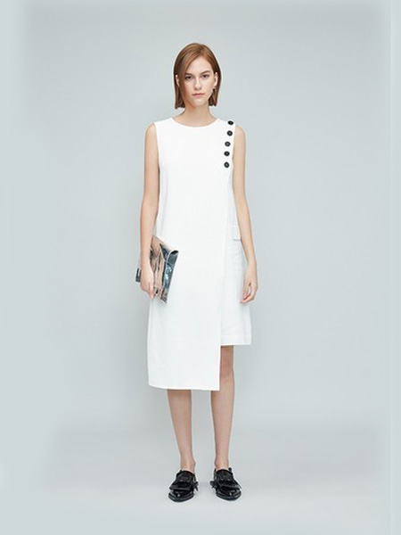 安可儿女装品牌2020春夏圆领白色修身连衣裙