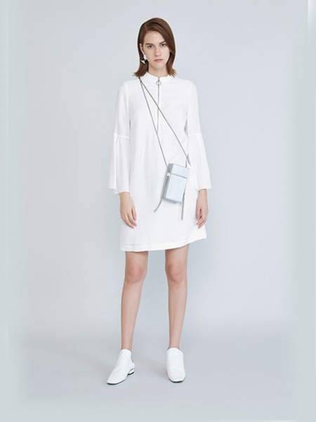 安可儿女装品牌2020春夏圆领白色连衣裙