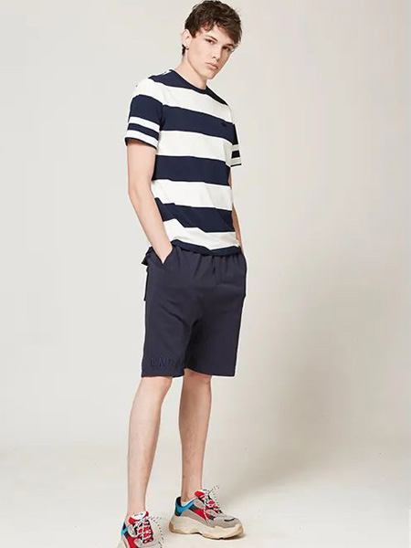ZUO左男装品牌2020春夏藏蓝色白色横纹T恤黑色短裤