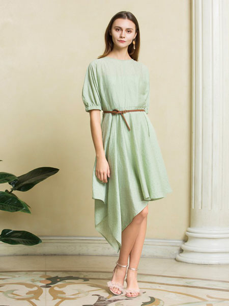 香纳儿女装品牌2020春夏收腰浅绿色连衣裙