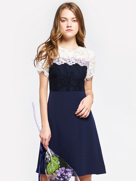 亨奴女装品牌2020春夏蕾丝针织白色藏蓝色连衣裙