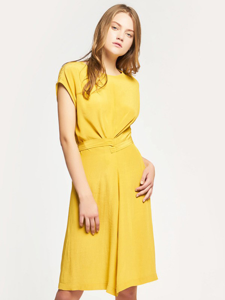 亨奴女装品牌2020春夏黄色收腰连衣裙