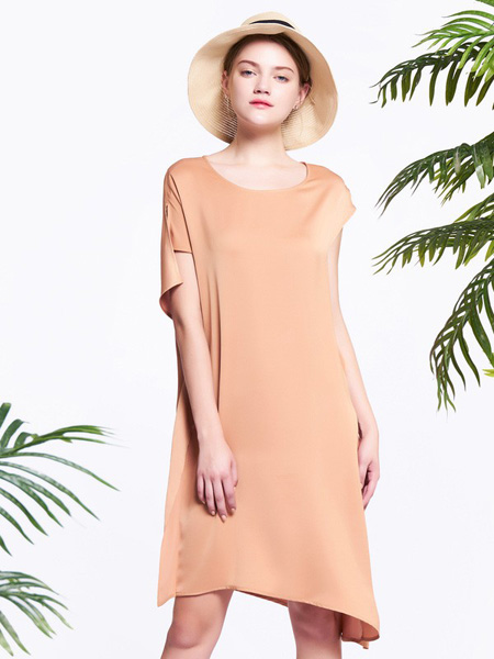 亨奴女装品牌2020春夏圆领浅橘粉色连衣裙修身