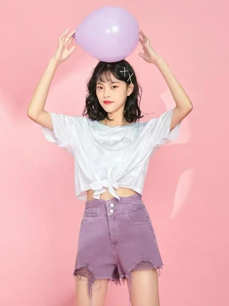 淑女宣言女装品牌2020春夏圆领白色雪纺衫紫色短裤