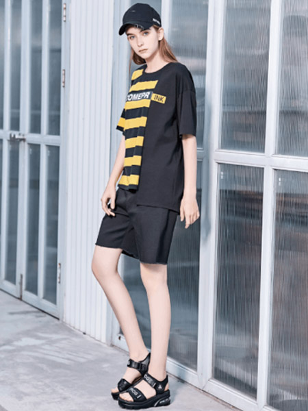 come prink女装品牌2020春夏圆领黑色黄色横纹T恤黑色短裤