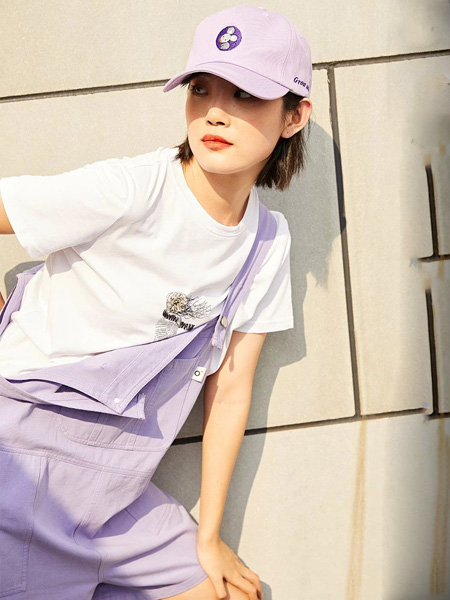 H+3女装品牌2020春夏紫色背带裤白色T恤