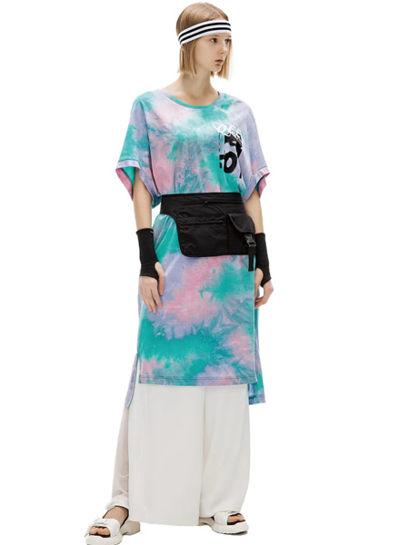 欧E[OEEO]女装品牌2020春夏黑色腰封斑驳蓝粉色连衣裙