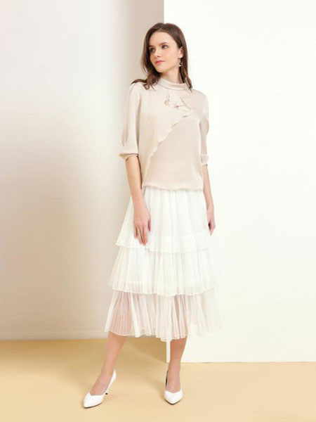 金菊女装品牌2020春夏圆领米色针织衫白色网纱裙