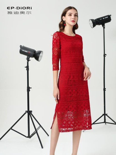雅迪奥尔女装品牌2020春夏大红色蕾丝连衣裙修身