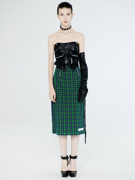 DevilBeauty女装品牌2020春夏皮面紧身黑色上衣拼接格纹绿半裙