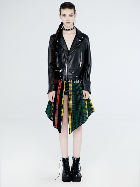 DevilBeauty女装品牌2020春夏V领黑色皮面外套