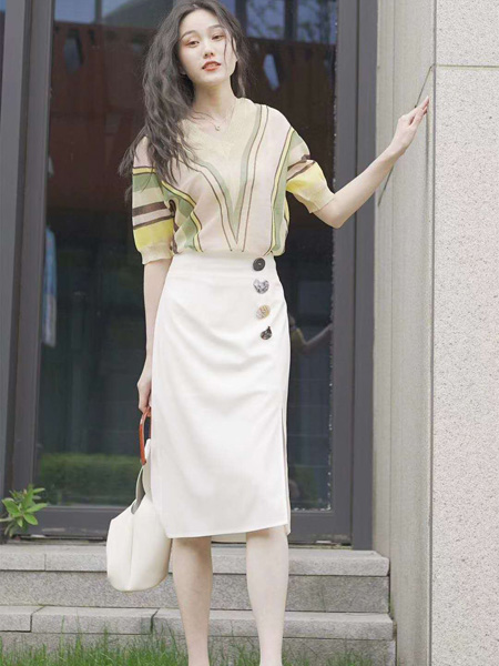 伊袖女装品牌2020春夏v纹雪纺衫白色包身裙