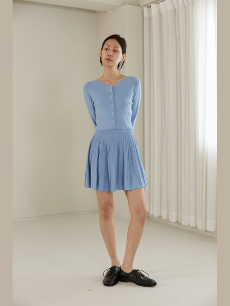 The Centaur女装品牌2020春夏蓝色针织衫短裙