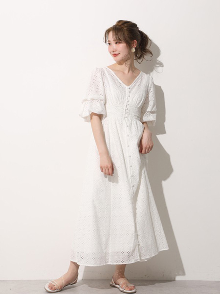 Nice Claup女装女装品牌2020春夏V领白色长款连衣裙