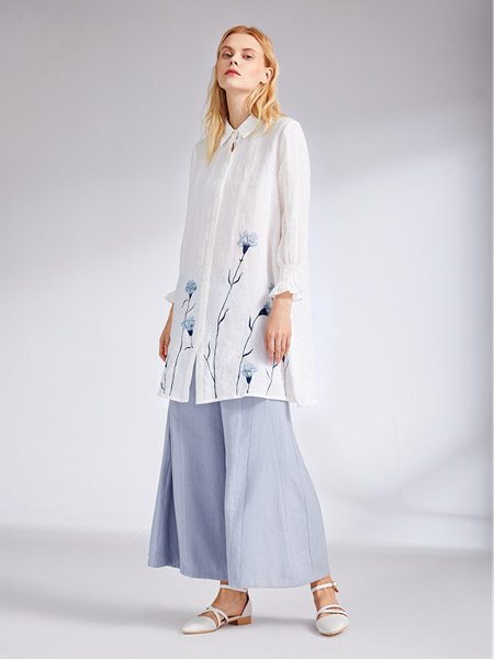 谷度女装品牌2020秋季蓝色花朵印花翻领白色中长款衬衫